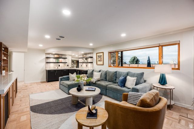 1118 S OAK HILLS WAY, Salt Lake City, UT 84108