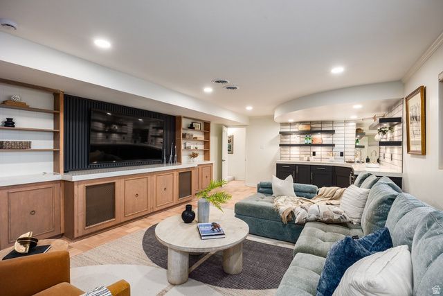 1118 S OAK HILLS WAY, Salt Lake City, UT 84108