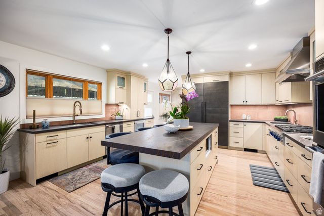 1118 S OAK HILLS WAY, Salt Lake City, UT 84108