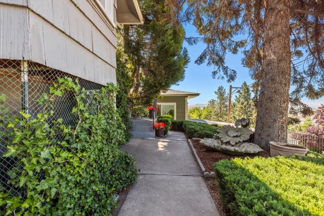 525 Mesa Drive, Klamath Falls, OR 97601