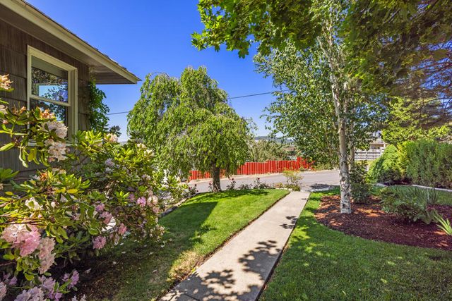 525 Mesa Drive, Klamath Falls, OR 97601