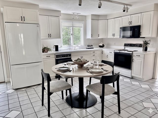 16 Oxford St, Lexington, MA 02420