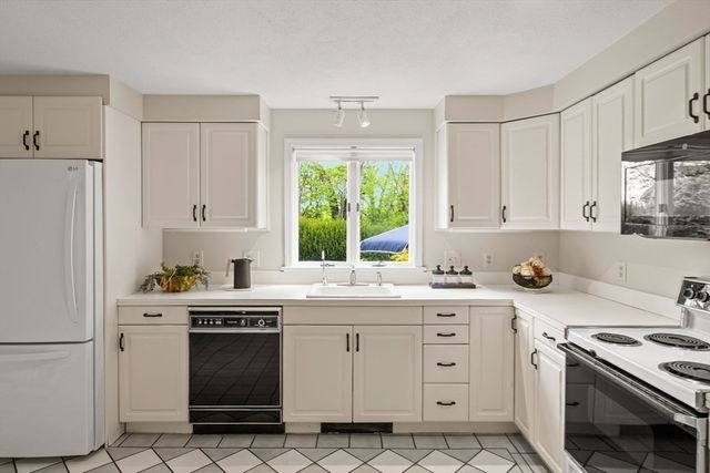 16 Oxford St, Lexington, MA 02420