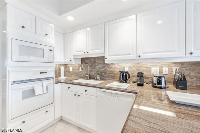 7225 Pelican Bay BLVD 2004, Naples, FL 34108