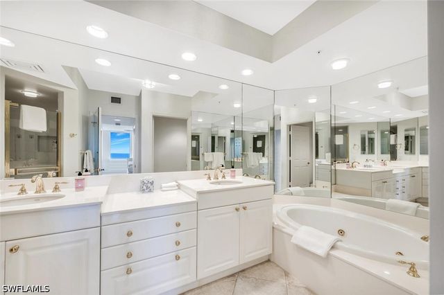 7225 Pelican Bay BLVD 2004, Naples, FL 34108
