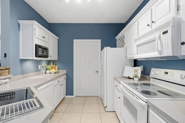 10000 GATE Parkway N 1824, Jacksonville, FL 32246