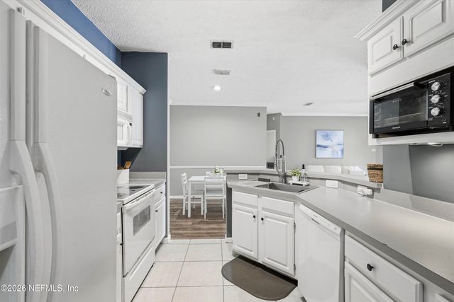 10000 GATE Parkway N 1824, Jacksonville, FL 32246