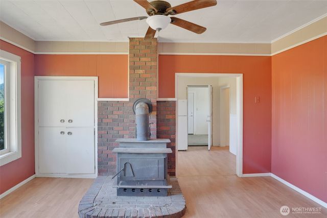 2001 Heckard Road, Raymond, WA 98577