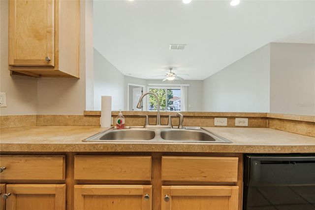 5974 LAKE POINTE VILLAGE CIRCLE 110, Orlando, FL 32822