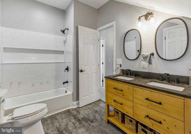 8 ISSAC DR, Pennsville, NJ 08070