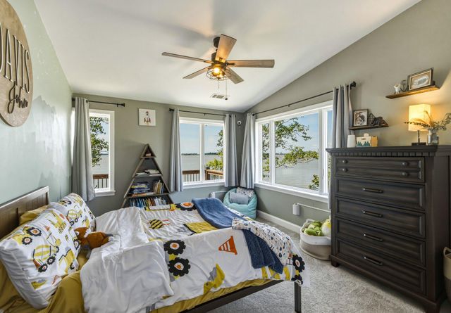 8 ISSAC DR, Pennsville, NJ 08070