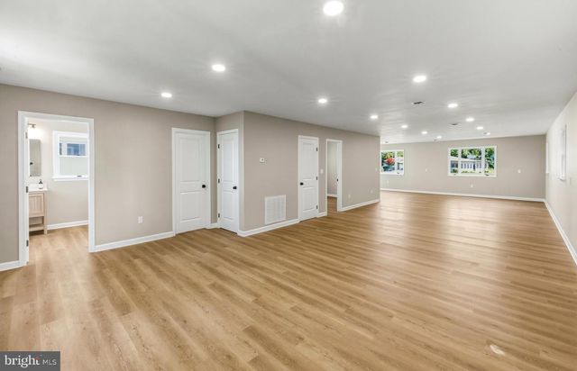 8 ISSAC DR, Pennsville, NJ 08070