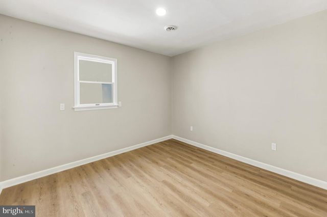 8 ISSAC DR, Pennsville, NJ 08070