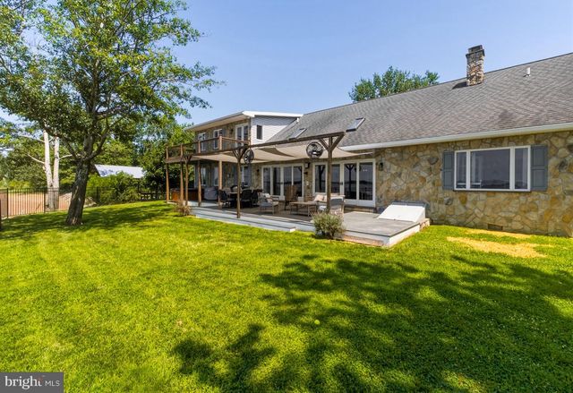 8 ISSAC DR, Pennsville, NJ 08070
