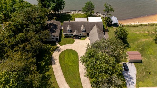 8 ISSAC DR, Pennsville, NJ 08070