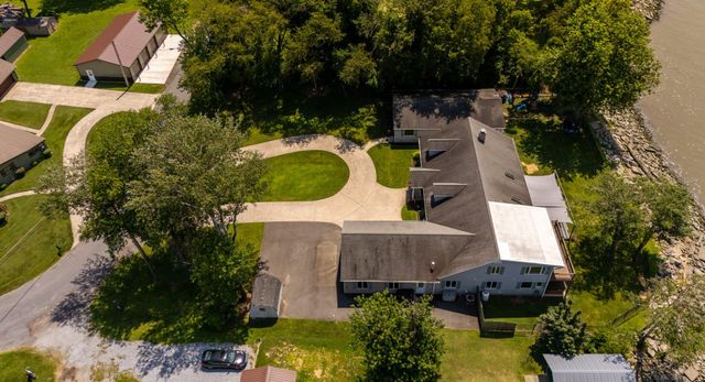 8 ISSAC DR, Pennsville, NJ 08070