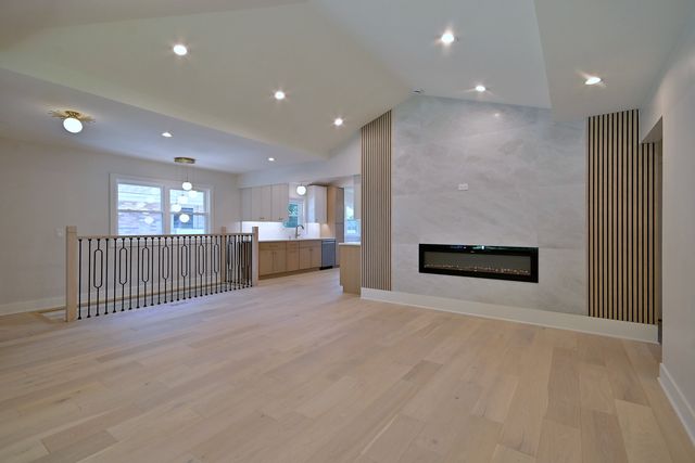 800 S Swain Avenue, Elmhurst, IL 60126