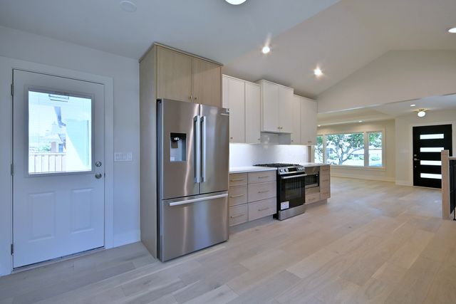 800 S Swain Avenue, Elmhurst, IL 60126