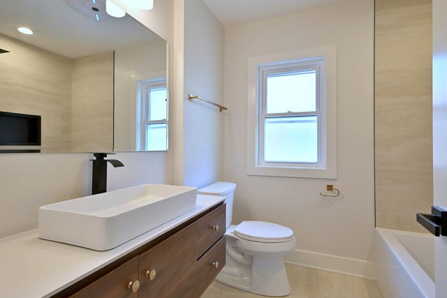 800 S Swain Avenue, Elmhurst, IL 60126