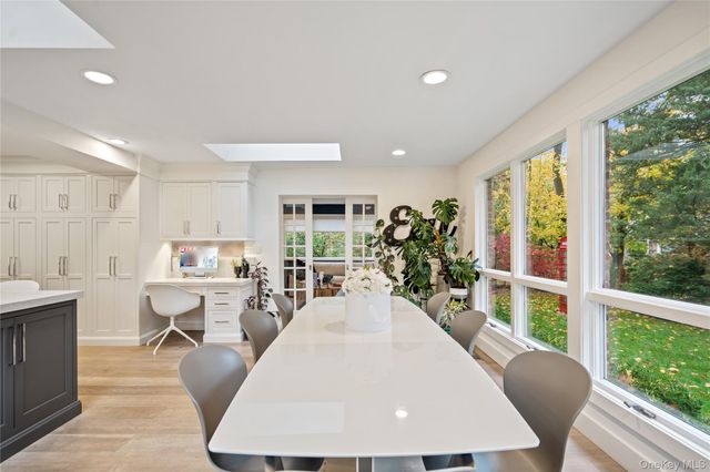 96 Oakdale Lane, East Hills, NY 11577