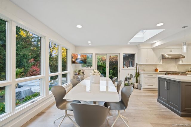 96 Oakdale Lane, East Hills, NY 11577