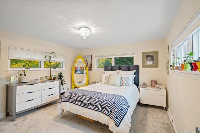 96 Oakdale Lane, East Hills, NY 11577