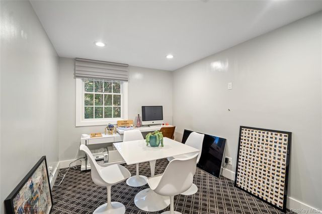 96 Oakdale Lane, East Hills, NY 11577