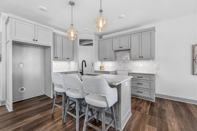 1001 S River View Avenue S, Independence, MO 64056