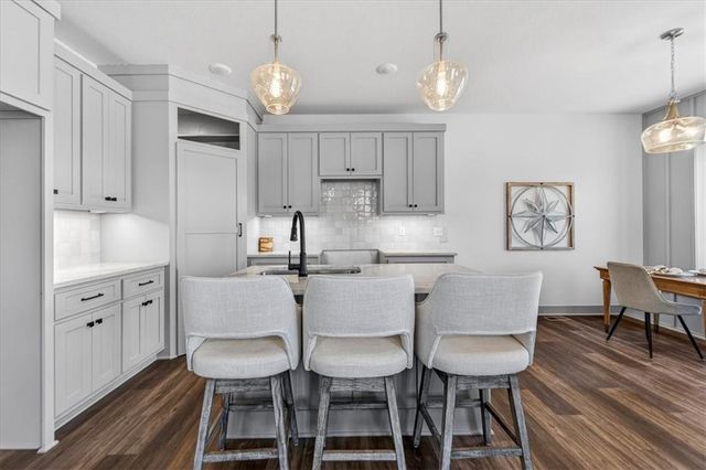 1001 S River View Avenue S, Independence, MO 64056