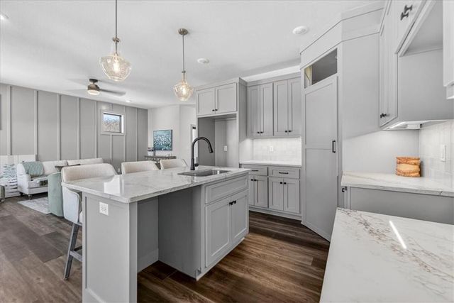 1001 S River View Avenue S, Independence, MO 64056