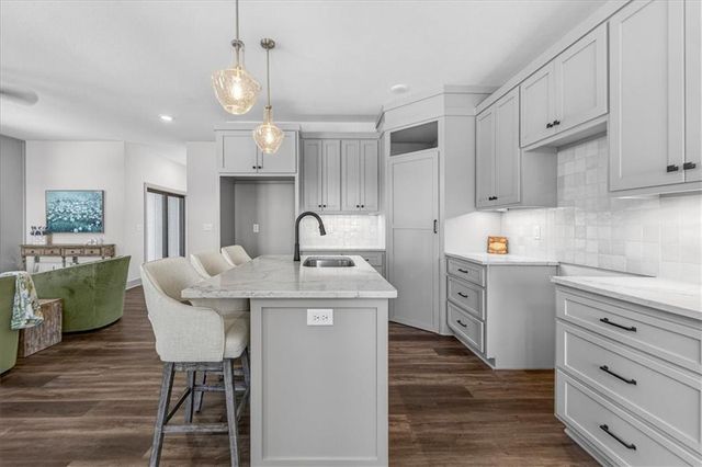 1001 S River View Avenue S, Independence, MO 64056