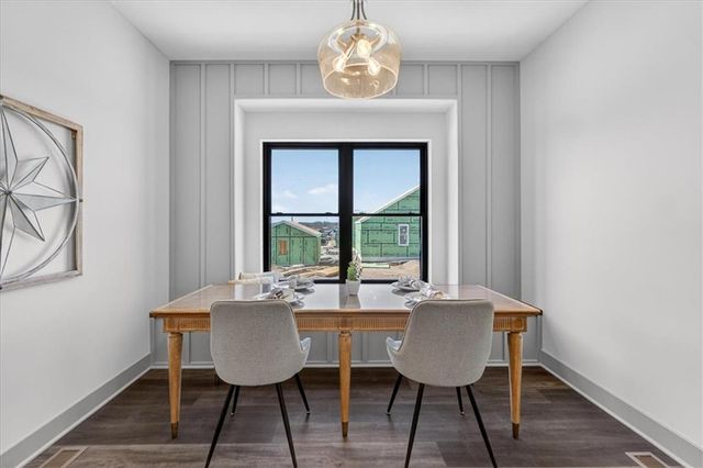 1001 S River View Avenue S, Independence, MO 64056