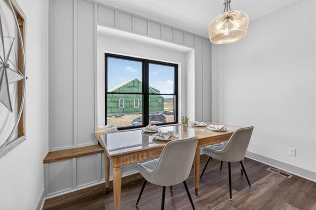 1001 S River View Avenue S, Independence, MO 64056