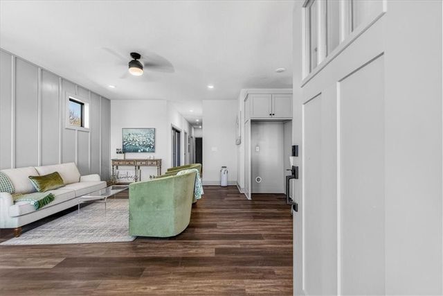 1001 S River View Avenue S, Independence, MO 64056