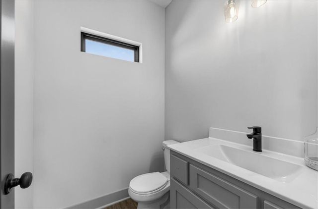 1001 S River View Avenue S, Independence, MO 64056