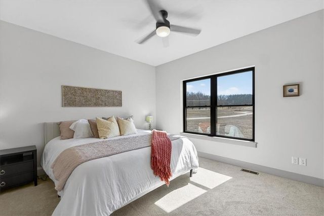 1001 S River View Avenue S, Independence, MO 64056