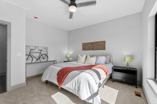 1001 S River View Avenue S, Independence, MO 64056