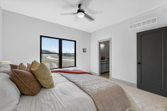 1001 S River View Avenue S, Independence, MO 64056