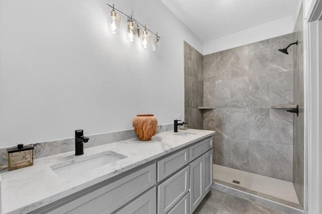 1001 S River View Avenue S, Independence, MO 64056