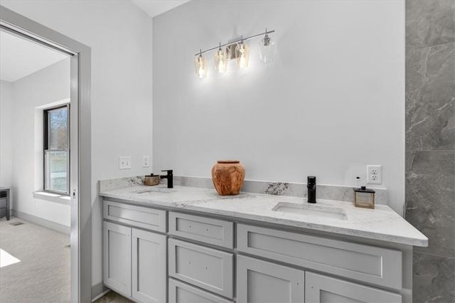 1001 S River View Avenue S, Independence, MO 64056