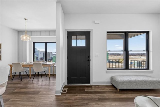 1001 S River View Avenue S, Independence, MO 64056