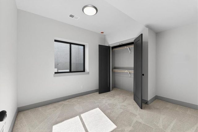 1001 S River View Avenue S, Independence, MO 64056