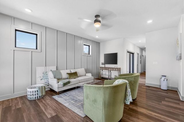 1001 S River View Avenue S, Independence, MO 64056