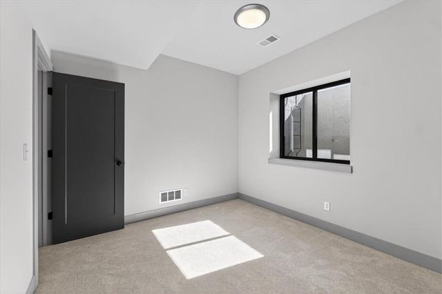 1001 S River View Avenue S, Independence, MO 64056