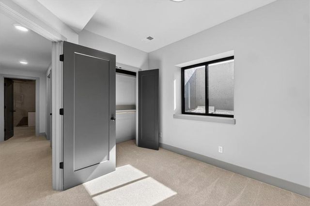 1001 S River View Avenue S, Independence, MO 64056