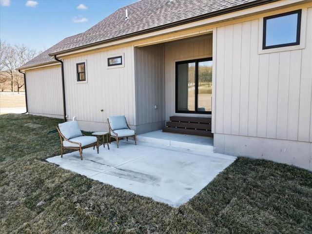 1001 S River View Avenue S, Independence, MO 64056