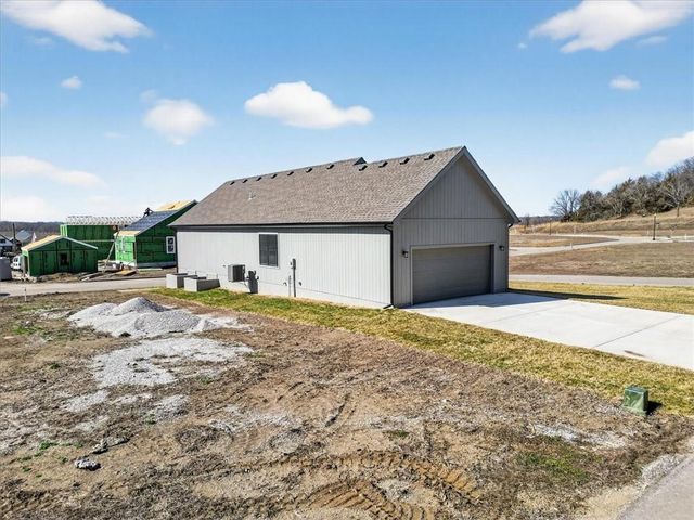 1001 S River View Avenue S, Independence, MO 64056