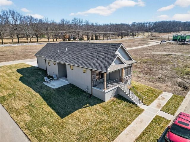 1001 S River View Avenue S, Independence, MO 64056