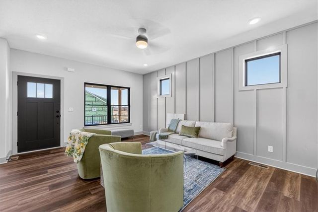 1001 S River View Avenue S, Independence, MO 64056