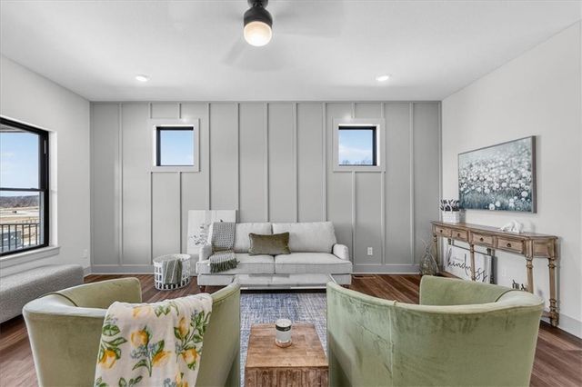 1001 S River View Avenue S, Independence, MO 64056